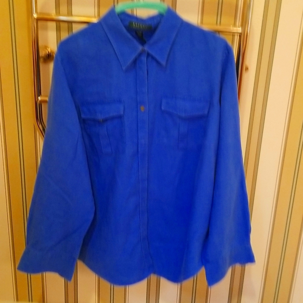 LINEN BLOUSE  Pewter Buttons down the front and at the cuffs